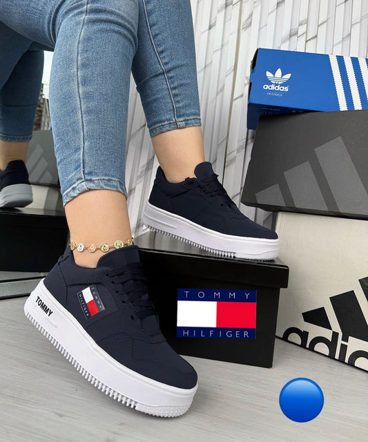 Zapatos Tommy Dama Suela Alta en primer plano, destacando su comodidad y estilo casual