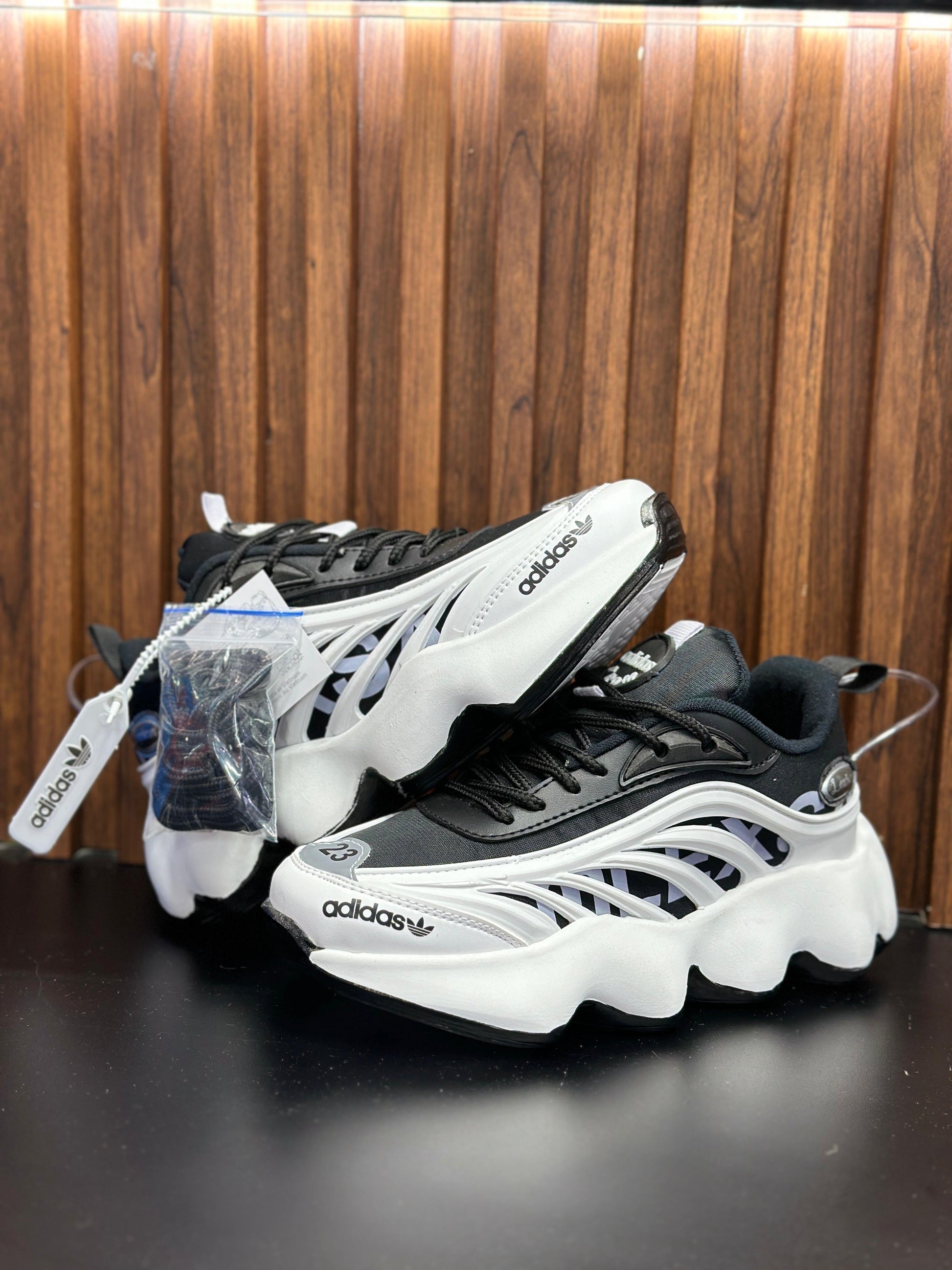 Adidas Ground Zero vista lateral - Col Market